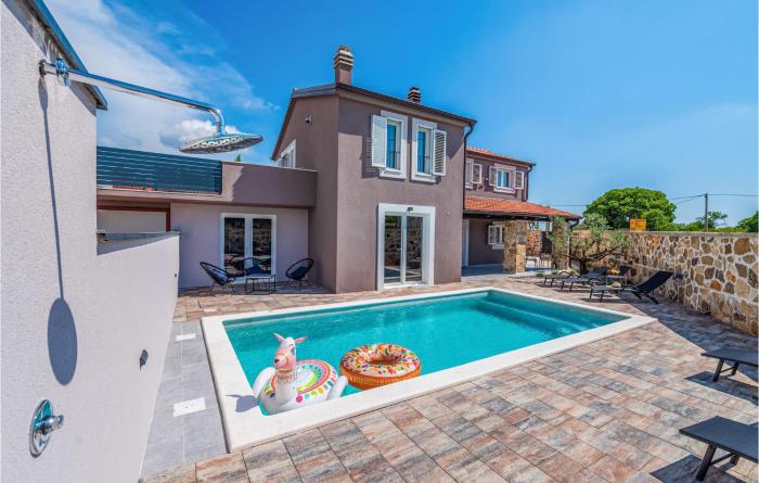 Gorgeous Home In Benkovac