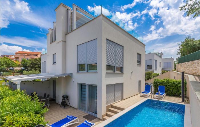 Cozy Home In Malinska