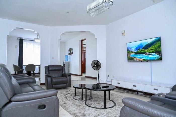 Sofitel Executive 3 bedroomsrooms ensuite own compound