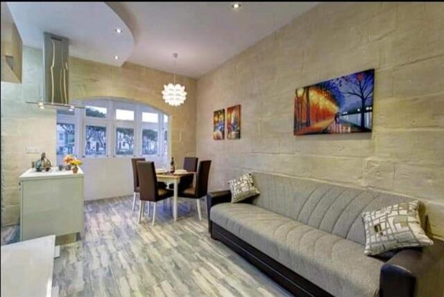 Seafront 1 bedroom Maisonette