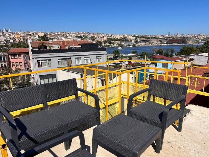 i1 House Hotel with Lovely Seaview Terrace