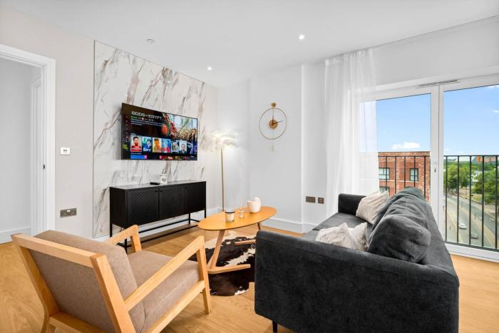 Luxury 2 Bedroom Apartment - Balcony - City Centre - Fast Wi-Fi - Netflix - Parking - 711C