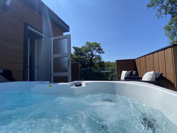 P50 - Studio Pod with Hot Tub
