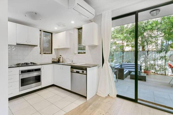 Serenity Beach Rd~Secured Parking~ 2 min. to beach