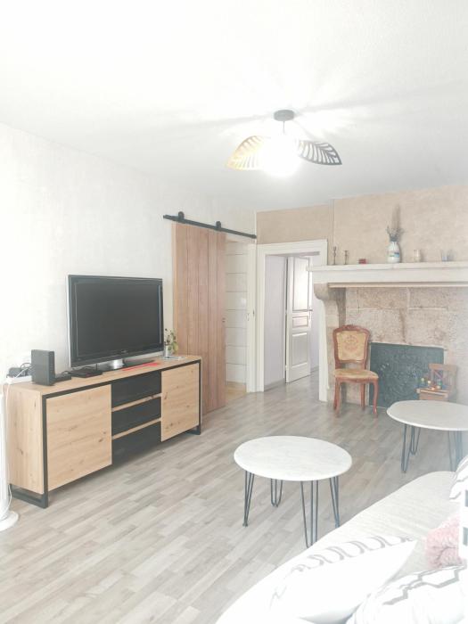 chez Émile côté face maison entière, 3 chambres, 2 salles de bains,jardin et terrasse