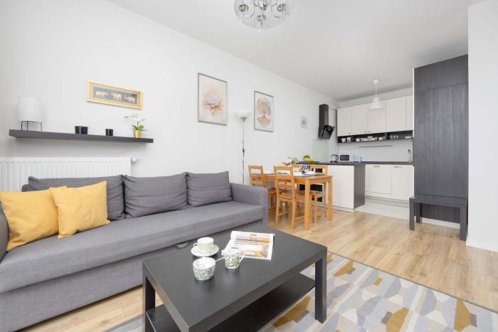 Modern Apartment with Parking next to the Airport in Warsaw by Noclegi Renters