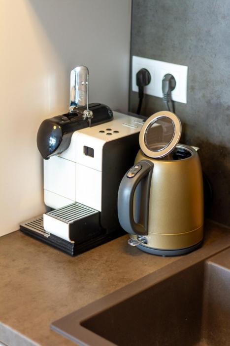 Little Pearl in the City w AC by NW