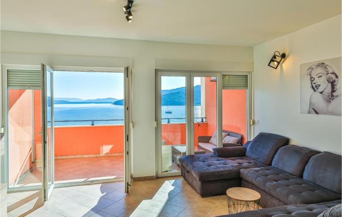 3 Bedroom Lovely Apartment In Marina