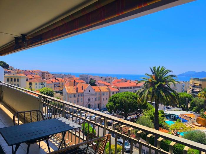 3-room air-conditioned terrace, sea view