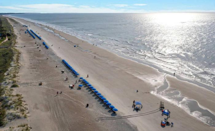 Condo for 6 with Resort Amenities & Walk to Beach