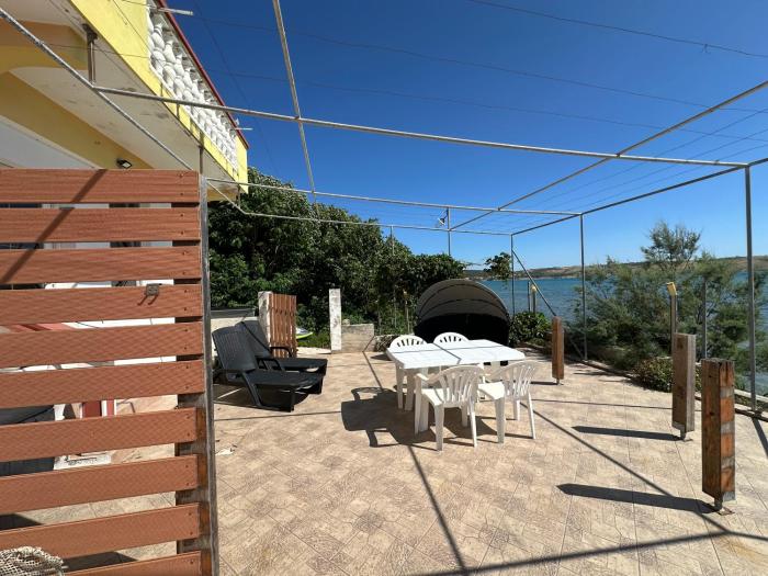 Villa M apartment for 5 Persons direct on the beach