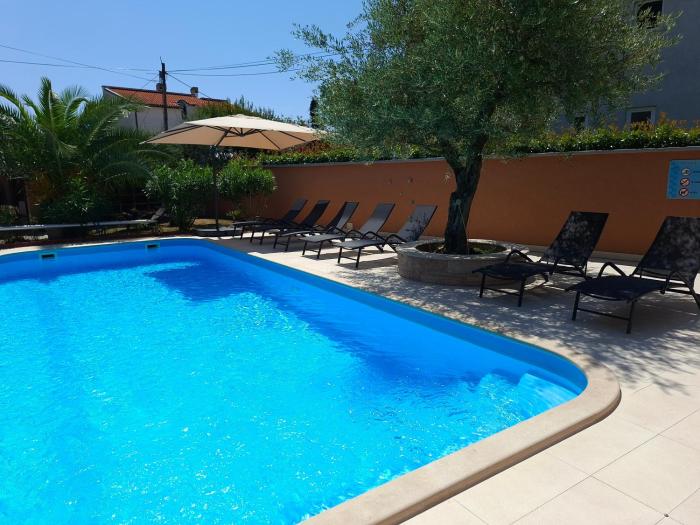 Nice family friendly apartment Oros Medulin, with pool, ggd