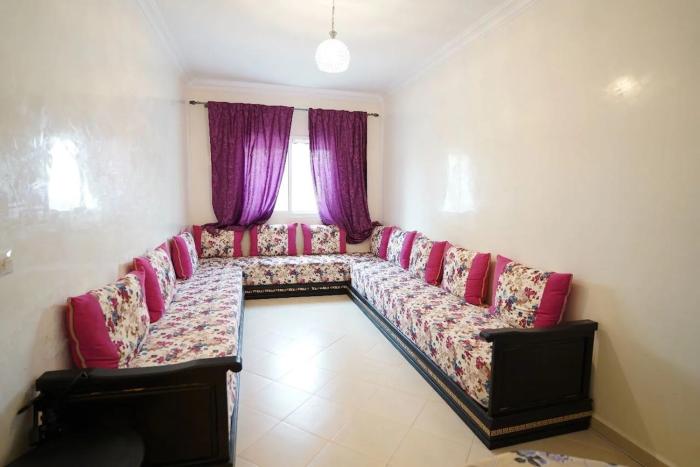 136 Louer un appartement à Martil Ground floor, 3 bedrooms, 2 balconies, living room