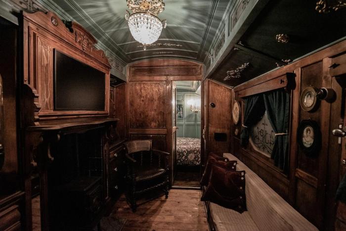 Romantic 1920s Circus Wagon Experience