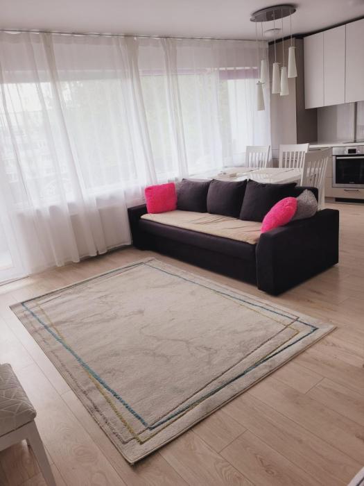 WHITE APARTMENTS free parking self check-inn