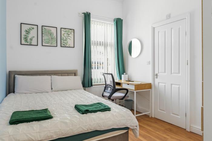 Newly renovated 3 Ensuite bedroom house in bury, 5 people