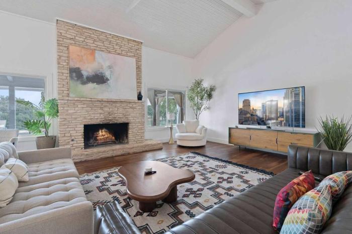 Luxurious Modern Retreat with Private Pool & Patio