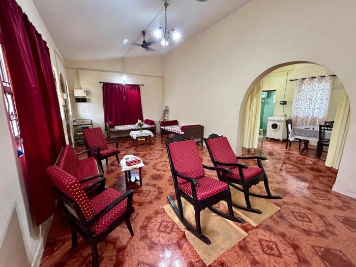 2BHK - Jzee Homestays - 12 minute walk to the beach