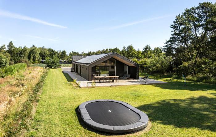 4 Bedroom Stunning Home In Sæby