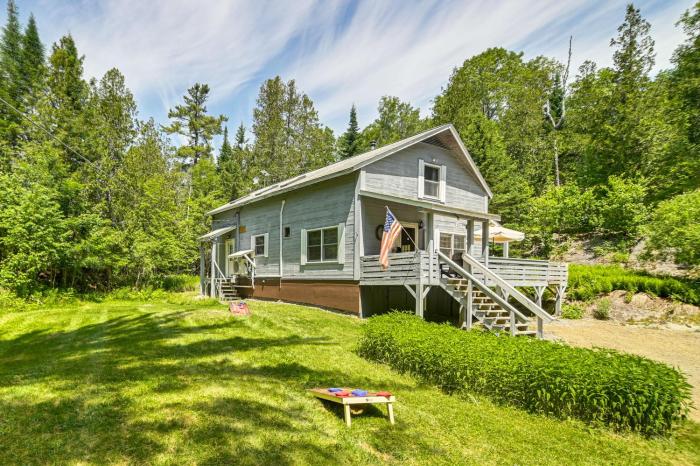 1 Mi to Rangeley Lake Cabin with Wraparound Deck!