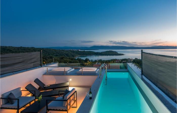 Beautiful Home In Njivice With Wifi