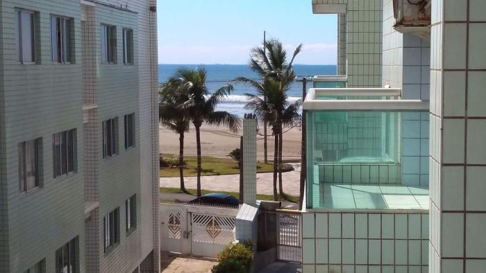 Apto na avenida da praia no Caiçara