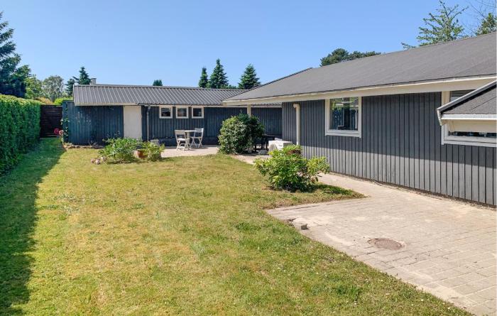 Beautiful Home In Ølsted With Wifi