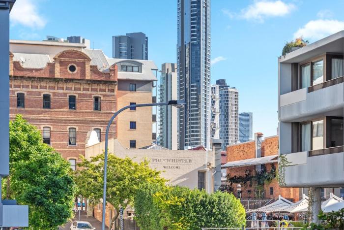 Artful Abode 1Bed-1Bath-1Car - 5 mins to CBD