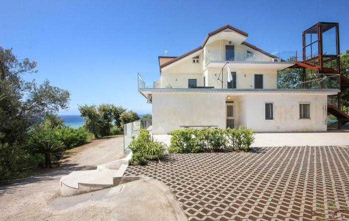 2 Bedroom Lovely Apartment In Agropoli