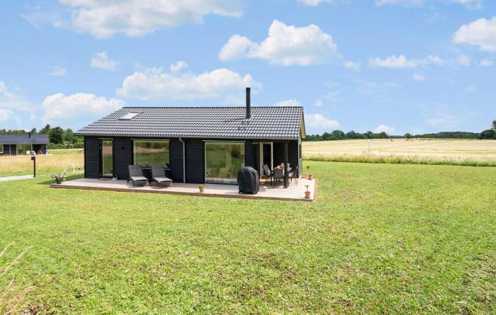 3 Bedroom Stunning Home In Stege