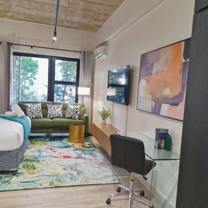 Luxe Sandton Suite Rooftop Pool and Sandton Skyline