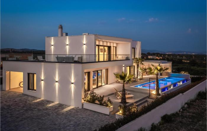 Awesome Home In Vodice
