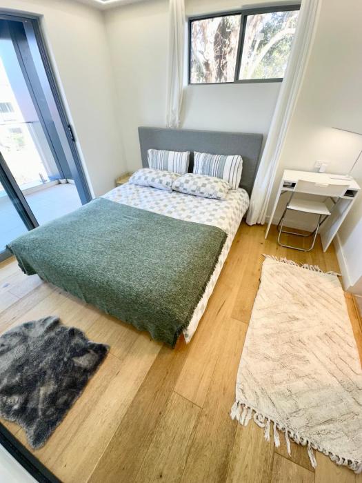 Cozy Room with Private Bathroom, Toilet and Balcony Close to Train Station and Airport