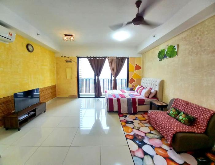 Petal Homes at i-City - WiFi TV Box and 1 Carpark