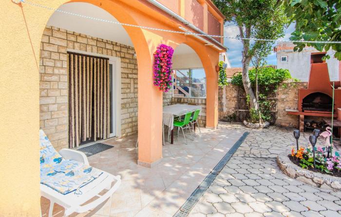 Beautiful Apartment In Vir With Wifi