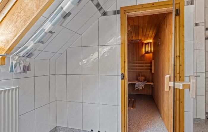 3 Bedroom Gorgeous Apartment In Højer