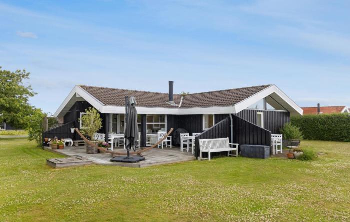 6 Bedroom Cozy Home In Otterup