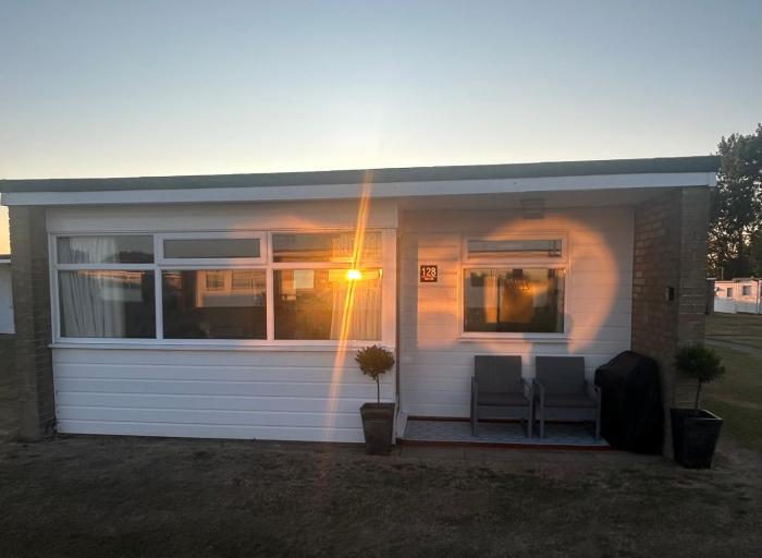 128 Sunbeach detached holiday chalet