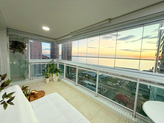 Apto estiloso com vista para baía