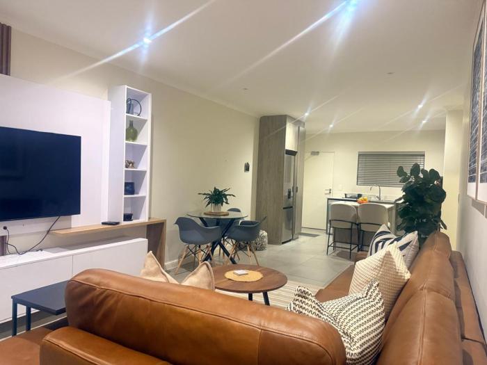 Sandton Grand 2-Bed at Middle 1