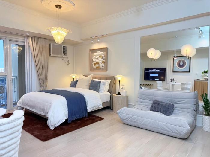 Chic stay at Venice Grand Canal Mall View