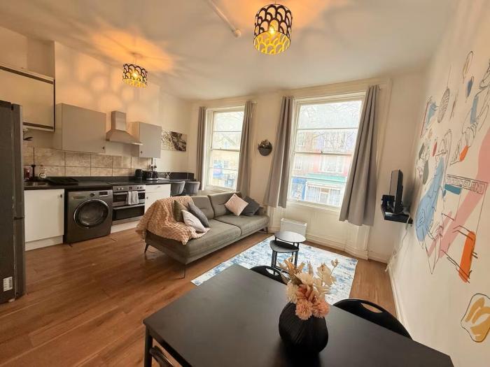 Flat In Stokes Croft