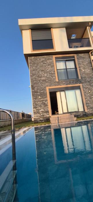 Denis House havuz sauna ve jakuzi hadi gelin