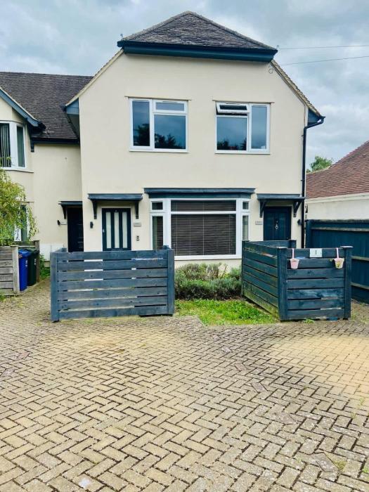 Stylish 2 Bed Apartment sleeps 4