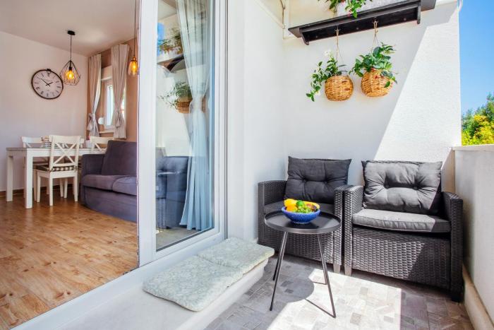 Firule Beach Apartment-Two Bedroom Urban Chic-Prime Location-Walk to Beach-Free Parking