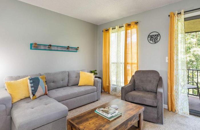 Birdie on the 17th Pool Pickleball Restaurant