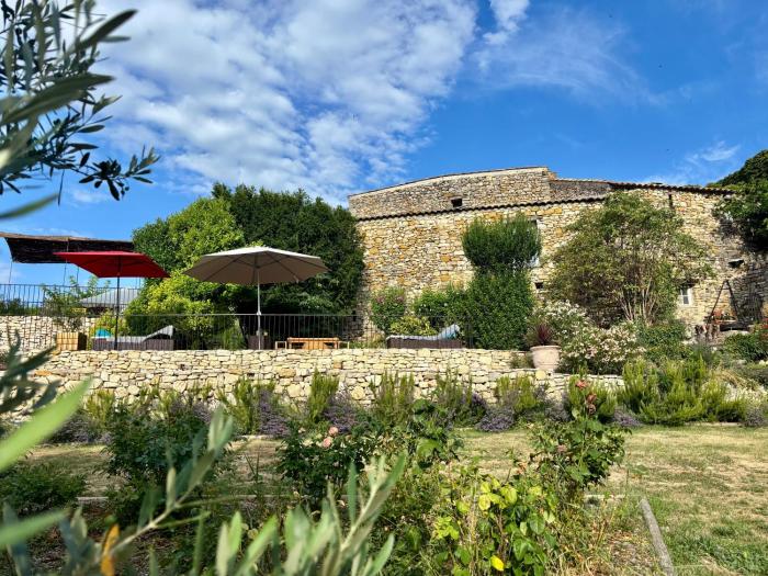 L Ostau de la Treille