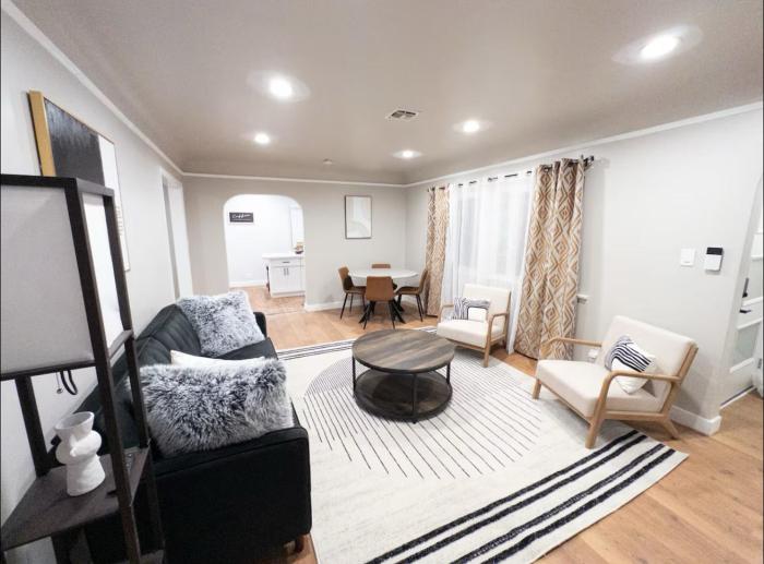 Stylish & Cozy Retreat in the Heart of LA