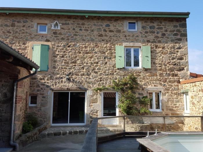 Gîte en Pierre avec Piscine Privée et Terrasse Couverte - FR-1-496-202