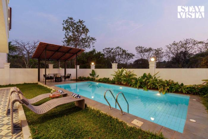 StayVista at Casa Ti Amo with WiFi, AC, Pool, BBQ